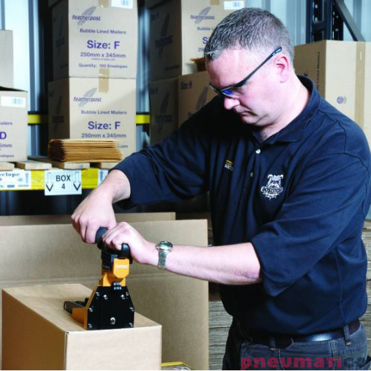 Bostitch MSSW22E Cardboard Box Staple Gun - Image 2