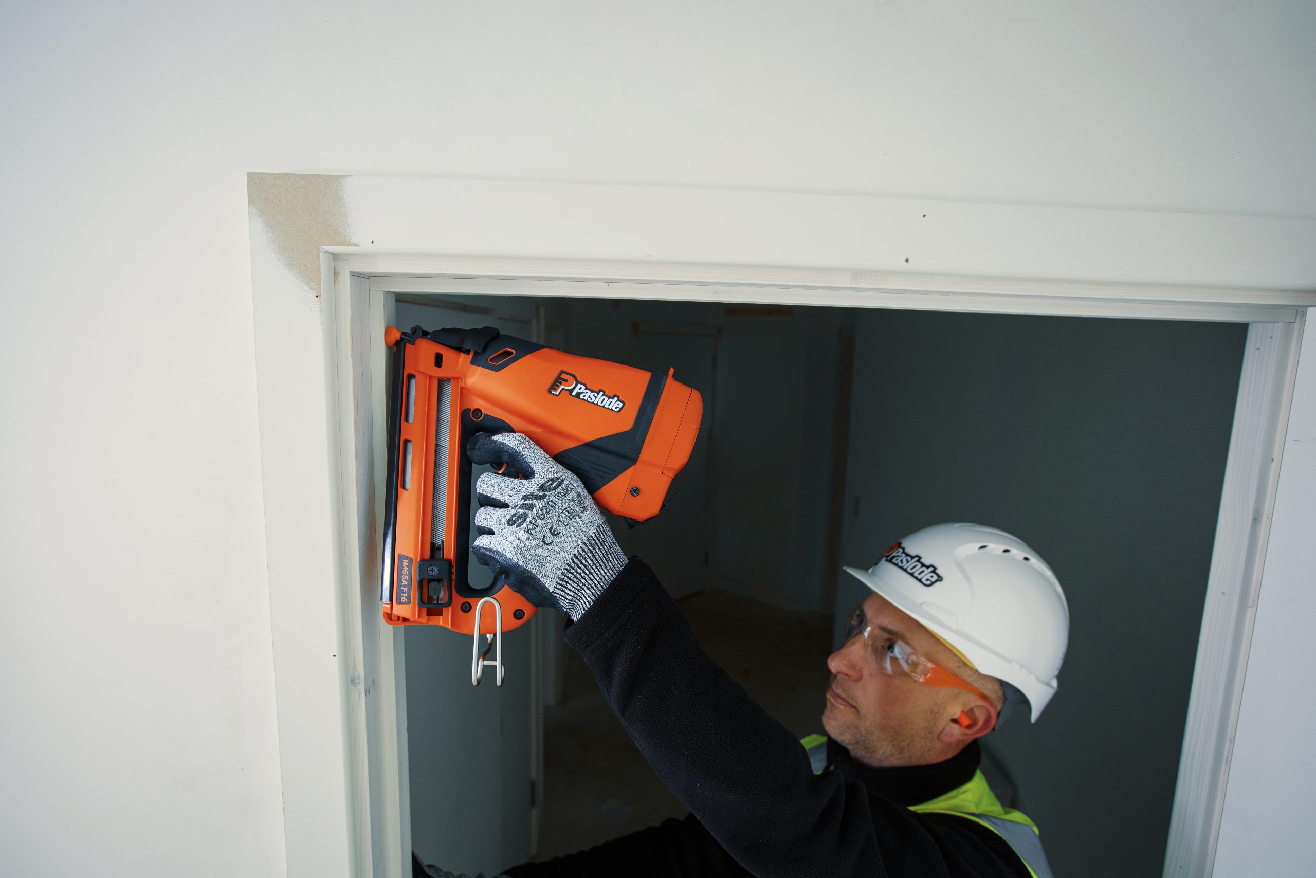 Paslode IM65A Cordless 16 Gauge Angled Finish Nailer - Image 4